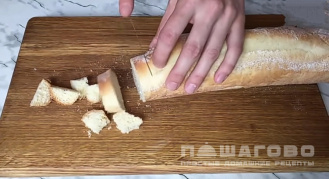 Фото приготовления рецепта: Цезарь по русски с тертым сыром и салатными листьями - шаг 4