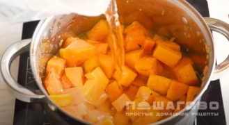 Фото приготовления рецепта: Крем-суп из тыквы - шаг 4