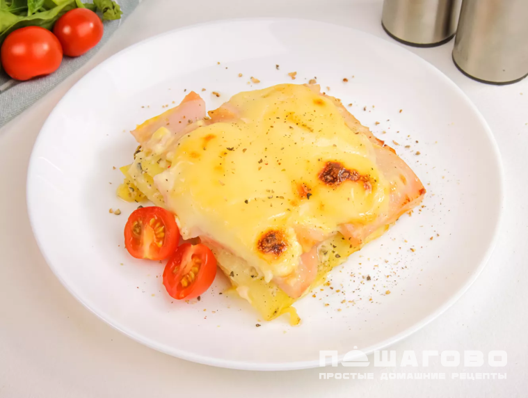 Картофельная запеканка с колбасой