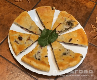 Фото приготовления рецепта: Пирог со свекольной ботвой и сыром - шаг 4