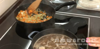 Фото приготовления рецепта: Паштет из говяжьей печени с морковью и луком - шаг 7