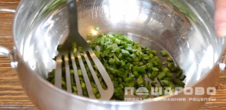 Фото приготовления рецепта: Окрошка на айране - шаг 3