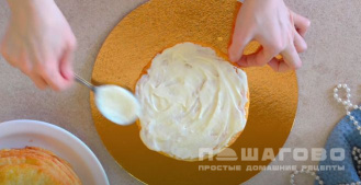 Фото приготовления рецепта: Торт «Наполеон» со сгущенным молоком - шаг 8