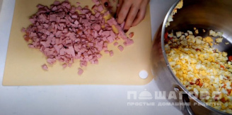Фото приготовления рецепта: Тарталетки с салатом Оливье - шаг 6