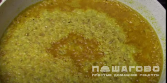 Фото приготовления рецепта: Рассыпчатый рис на гарнир на сковороде - шаг 4