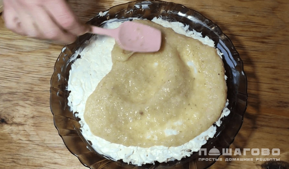 Фото приготовления рецепта: Салат с курицей и бананом - шаг 6