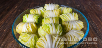 Фото приготовления рецепта: Голубцы из пекинской капусты с грибами - шаг 4