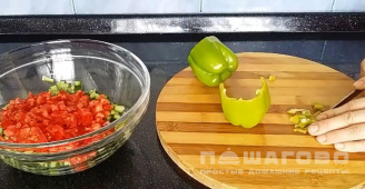 Фото приготовления рецепта: Чобан салат - шаг 3