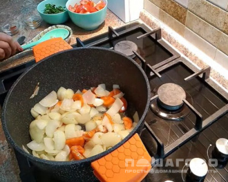 Фото приготовления рецепта: Овощное рагу с баклажанами - шаг 3