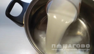 Фото приготовления рецепта: Молочная рисовая каша - шаг 2
