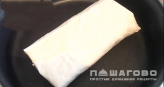 Фото приготовления рецепта: Шаурма с колбасой и капустой - шаг 9