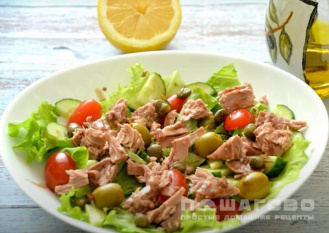 Фото приготовления рецепта: Салат с тунцом и каперсами - шаг 5