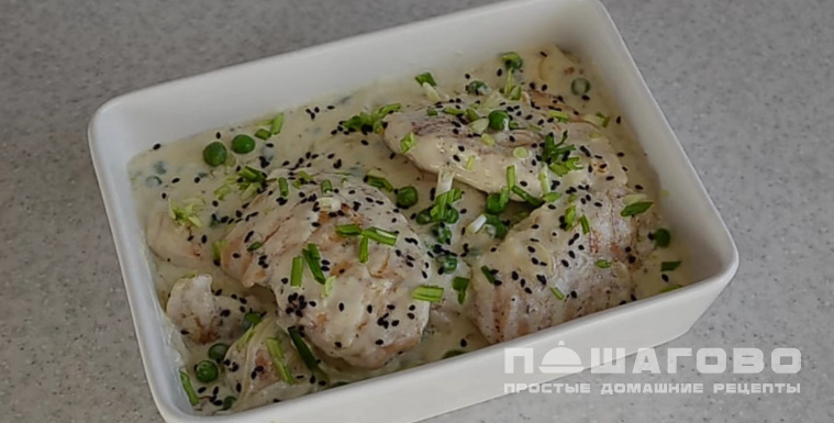 Куриные грудки в сливках с зеленью