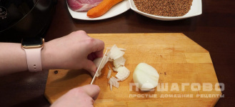 Фото приготовления рецепта: Гречка по-купечески в мультиварке со свининой - шаг 1