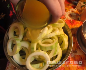 Фото приготовления рецепта: Консервированные кольца кабачков в ананасовом сиропе - шаг 2