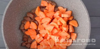 Фото приготовления рецепта: Жаркое из свинины с картошкой - шаг 2