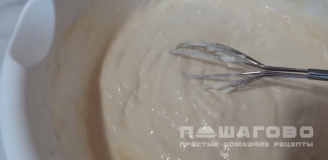 Фото приготовления рецепта: Быстрый заливной пирог на сковороде - шаг 2