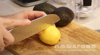 Фото приготовления рецепта: Мороженое из авокадо и лимона - шаг 2