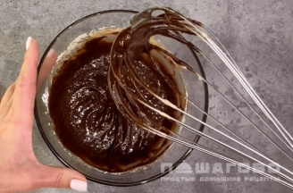 Фото приготовления рецепта: Пирожное с жидким шоколадом внутри Фондан - шаг 2