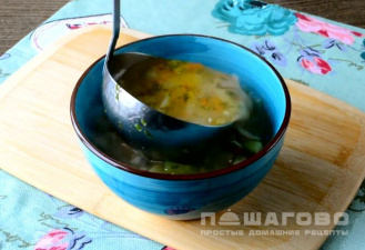 Фото приготовления рецепта: Куриный суп с лапшой - шаг 6