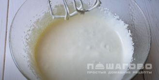 Фото приготовления рецепта: Бисквитные вафли - шаг 4