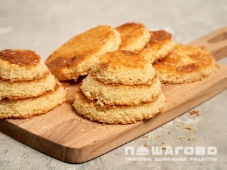Фото приготовления рецепта: Пирожные «ежики» бисквитные - шаг 3