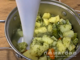 Фото приготовления рецепта: Крем-суп из брокколи - шаг 3