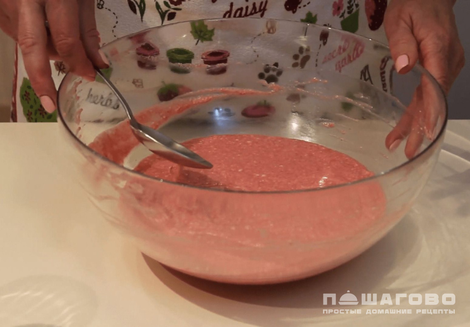 Фото приготовления рецепта: Малиновый мусс - шаг 4