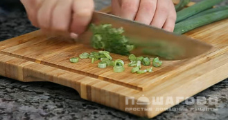 Фото приготовления рецепта: Капустные оладьи на кефире - шаг 3