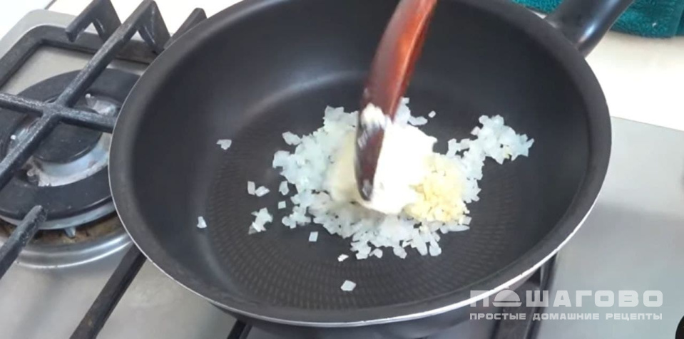 Фото приготовления рецепта: Ризотто с морепродуктами и чернилами каракатицы - шаг 1