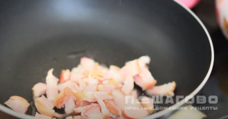 Фото приготовления рецепта: Свинина, запеченая с грибами и помидорами - шаг 4