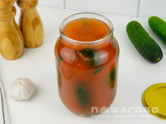 Фото приготовления рецепта: Огурцов с кетчупом на зиму - шаг 4