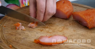 Фото приготовления рецепта: Салат с корейской морковкой - шаг 3