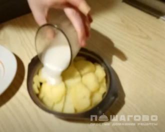 Фото приготовления рецепта: Рыба по-русски с картофелем в духовке - шаг 3