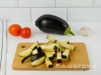 Фото приготовления рецепта: Баклажаны с помидорами на зиму - шаг 2