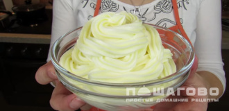 Фото приготовления рецепта: Крем из сгущенки и масла - шаг 4