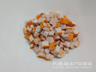 Фото приготовления рецепта: Салат из корейской моркови, курицы и пекинской капусты - шаг 2