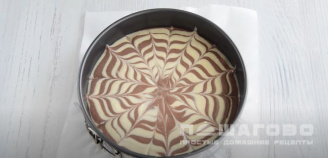 Фото приготовления рецепта: Пирог «Зебра» на кефире - шаг 8