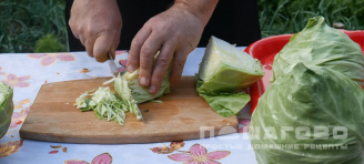 Фото приготовления рецепта: Бигус из свежей капусты с мясом в казане - шаг 4