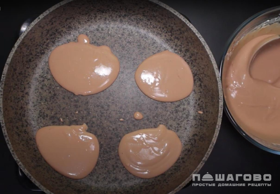 Фото приготовления рецепта: Быстрые шоколадные оладьи - шаг 6