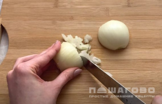 Фото приготовления рецепта: Нежные куриные шарики в сырно-сливочном соусе - шаг 2
