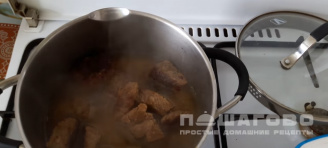 Фото приготовления рецепта: Русское жаркое с говядиной и картошкой - шаг 3