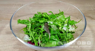 Фото приготовления рецепта: Салат с креветками и авокадо - шаг 1