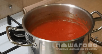 Фото приготовления рецепта: Огурцы в томатной заливке - шаг 4
