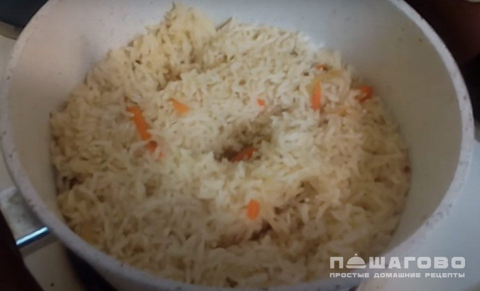 Фото приготовления рецепта: Простой плов с мясом - шаг 7