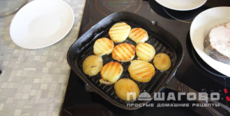 Фото приготовления рецепта: Стейк из нельмы - шаг 3