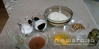 Фото приготовления рецепта: Орехово-шоколадный кекс без выпечки с соком лимона - шаг 1