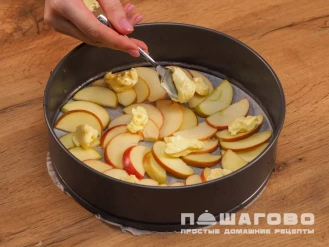 Фото приготовления рецепта: Яблочный бисквит - шаг 2