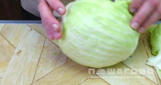 Фото приготовления рецепта: Шницель из капусты со сметаной - шаг 1