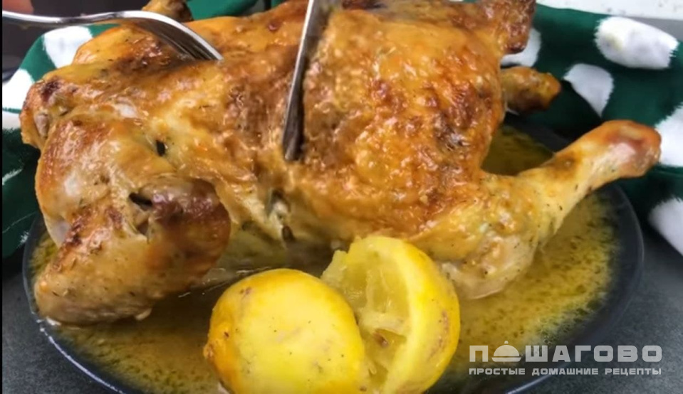 Фото приготовления рецепта: Курица в духовке с лимоном - шаг 8